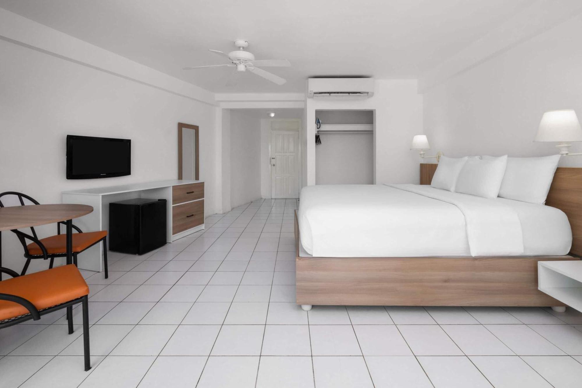 מונטגו ביי Grand Decameron Montego Beach, A Trademark All-Inclusive Resort מראה חיצוני תמונה