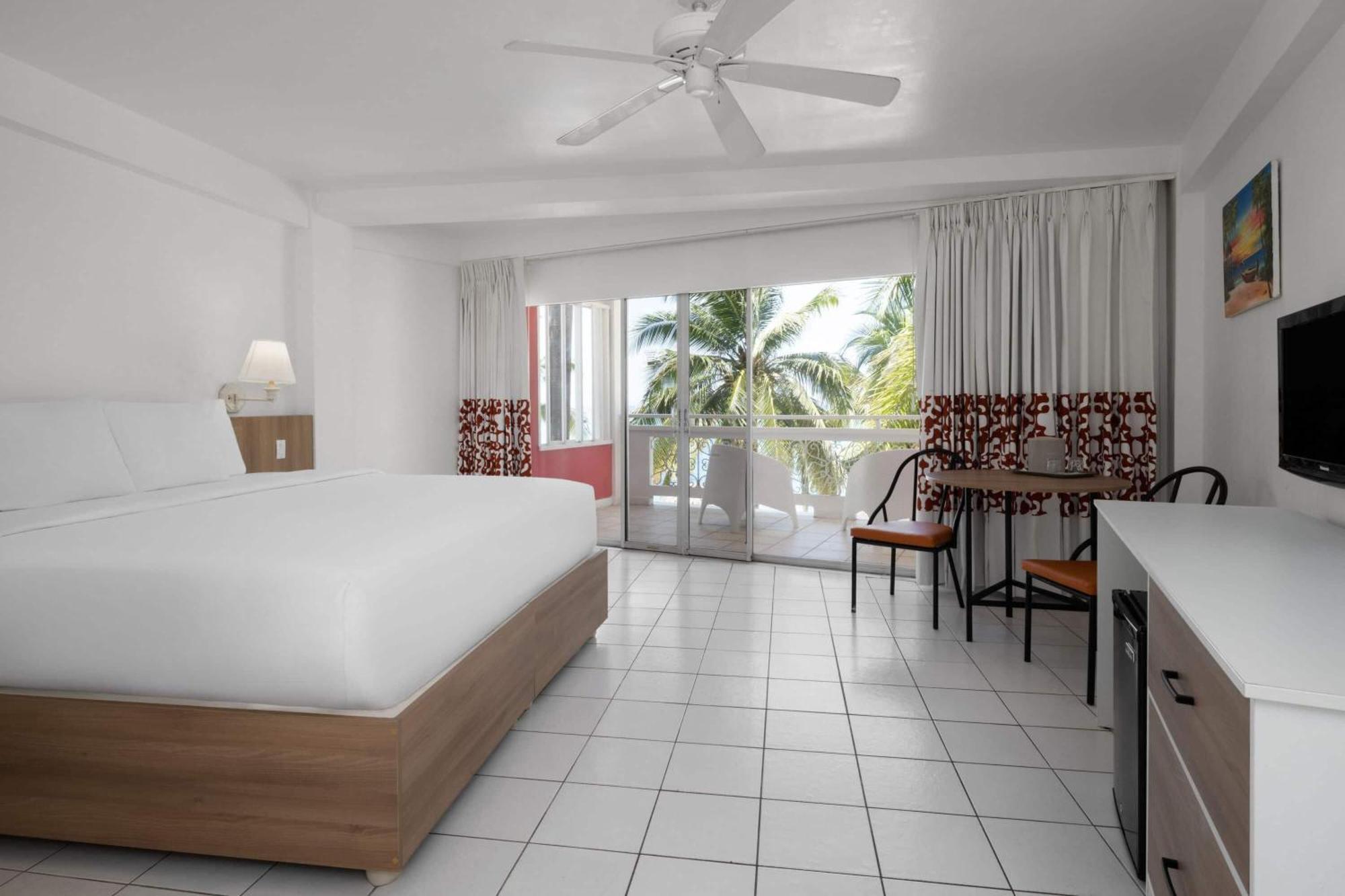 מונטגו ביי Grand Decameron Montego Beach, A Trademark All-Inclusive Resort מראה חיצוני תמונה