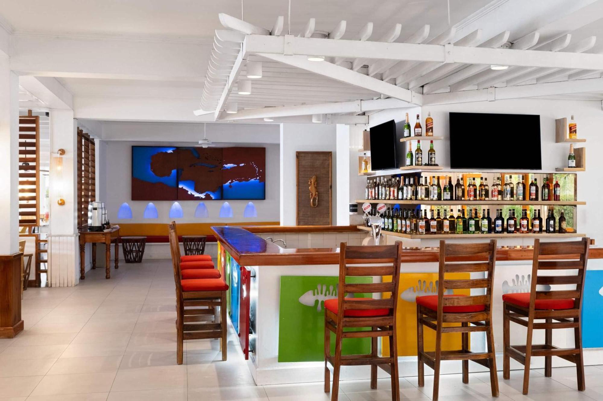 מונטגו ביי Grand Decameron Montego Beach, A Trademark All-Inclusive Resort מראה חיצוני תמונה