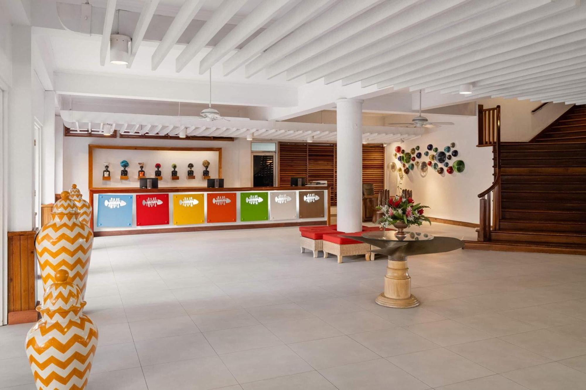 מונטגו ביי Grand Decameron Montego Beach, A Trademark All-Inclusive Resort מראה חיצוני תמונה